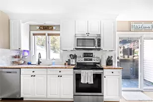 31 Fallen Leaf Rd, Holbrook, NY 11741 - Photo 9