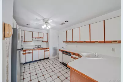 113 Lakebridge Drive N, Kings Park, NY 11754 - Photo 5