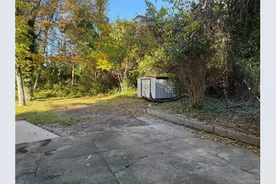 2760 Locust Avenue, Ronkonkoma, NY 11779 - Photo 19