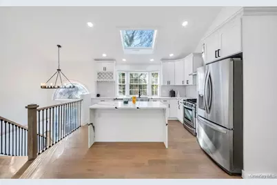 29 Dillon Drive, Dix Hills, NY 11746 - Photo 7