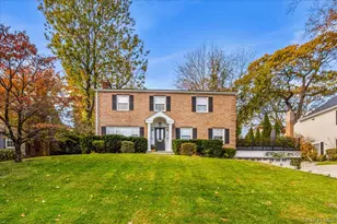 53 Stuart Pl, Manhasset, NY 11030 - Photo 3