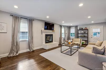 53 Stuart Place, Manhasset, NY 11030 - Photo 7