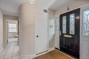 53 Stuart Pl, Manhasset, NY 11030 - Photo 5