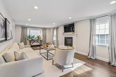 53 Stuart Place, Manhasset, NY 11030 - Photo 9