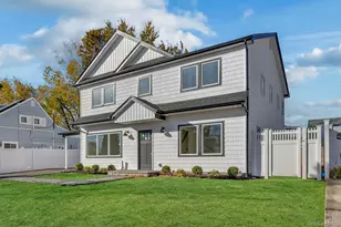 22 Family Ln, Levittown, NY 11756 - Photo 3