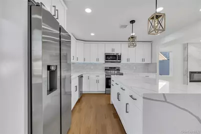 22 Family Lane, Levittown, NY 11756 - Photo 11