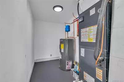 22 Family Lane, Levittown, NY 11756 - Photo 31