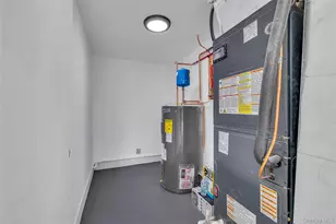 22 Family Ln, Levittown, NY 11756 - Photo 31