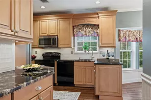 48 Windcrest Dr, Manorville, NY 11949 - Photo 13