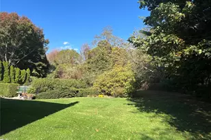 48 Windcrest Dr, Manorville, NY 11949 - Photo 37