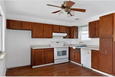 19 Hearthside Drive, Mount Sinai, NY 11766 - Photo 15