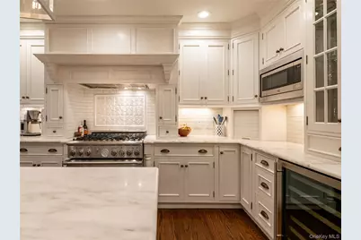 39 Hawthorne Place, Manhasset, NY 11030 - Photo 9