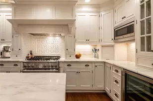 39 Hawthorne Pl, Manhasset, NY 11030 - Photo 9