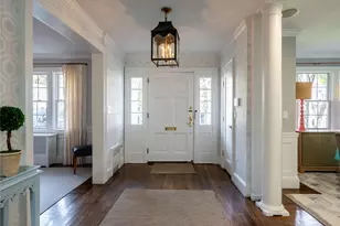 39 Hawthorne Pl, Manhasset, NY 11030 - Photo 3