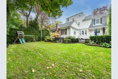39 Hawthorne Place, Manhasset, NY 11030 - Photo 19