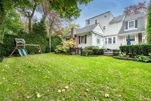 39 Hawthorne Pl, Manhasset, NY 11030 - Photo 19
