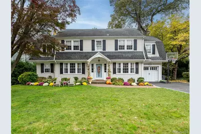39 Hawthorne Place, Manhasset, NY 11030 - Photo 1