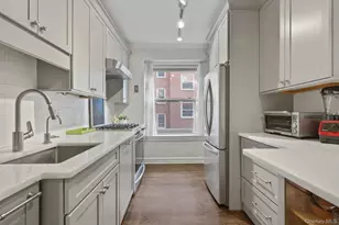 250 Bronxville Rd, Bronxville, NY 10708 - Photo 7