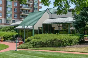 100 Hilton Ave, Garden City, NY 11530 - Photo 31