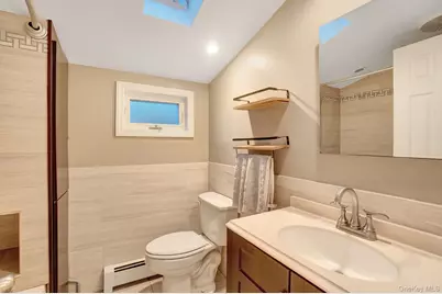 186 Robin Place, Levittown, NY 11756 - Photo 21