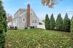 186 Robin Pl, Levittown, NY 11756 - Photo 35