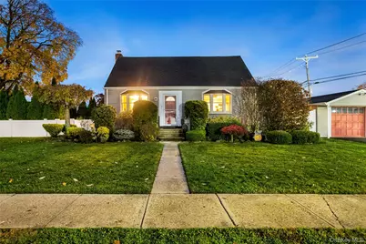 186 Robin Place, Levittown, NY 11756 - Photo 1