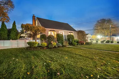 186 Robin Place, Levittown, NY 11756 - Photo 3