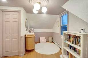 186 Robin Pl, Levittown, NY 11756 - Photo 17