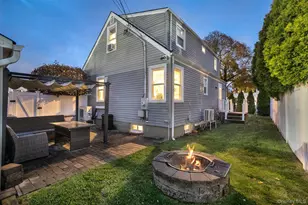 186 Robin Pl, Levittown, NY 11756 - Photo 31