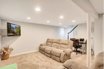 186 Robin Place, Levittown, NY 11756 - Photo 23