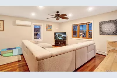 186 Robin Place, Levittown, NY 11756 - Photo 13