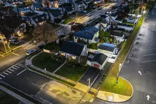 186 Robin Pl, Levittown, NY 11756 - Photo 39