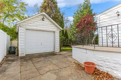 60 Harvard Avenue, Lynbrook, NY 11563 - Photo 23
