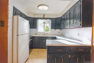 60 Harvard Ave, Lynbrook, NY 11563 - Photo 9