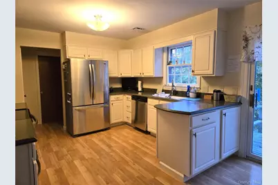 16 Woodcrest Drive, Hopewell Junction, NY 12533 - Photo 9