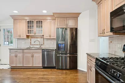 23 Tiffany Lane, Smithtown, NY 11787 - Photo 13