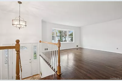 23 Tiffany Lane, Smithtown, NY 11787 - Photo 7