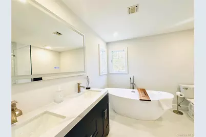 10 Ginny Lane, Hampton Bays, NY 11946 - Photo 17