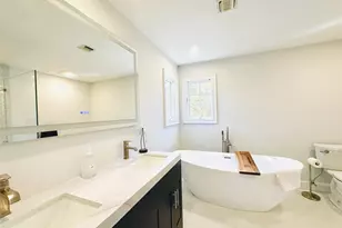 10 Ginny Ln, Hampton Bays, NY 11946 - Photo 17