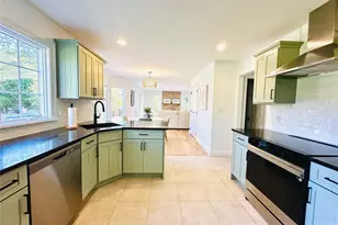 10 Ginny Ln, Hampton Bays, NY 11946 - Photo 11