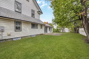 73 Peterson Pl, Lynbrook, NY 11563 - Photo 3