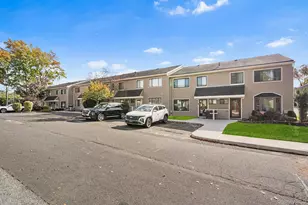 28 Berry Ct, New York, NY 10309 - Photo 1