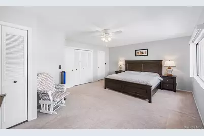 28 Berry Court, New York, NY 10309 - Photo 17