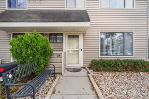 28 Berry Ct, New York, NY 10309 - Photo 3