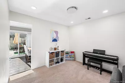 28 Berry Court, New York, NY 10309 - Photo 7