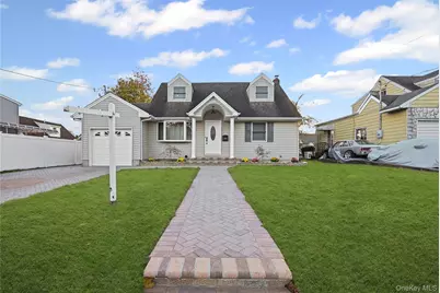 48 Circle Dr, Westbury, NY 11590 - Photo 17