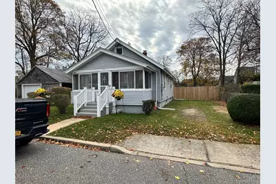 517 Flint Street, Greenport, NY 11944 - Photo 3