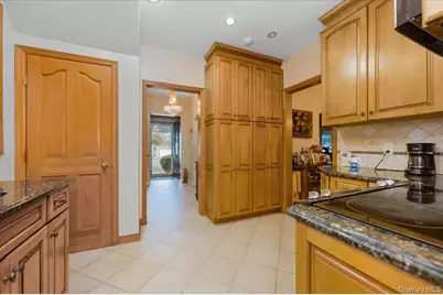 1053 Quentin Place, Woodmere, NY 11598 - Photo 11