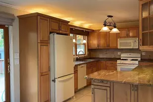 1010 Brent Dr, Wantagh, NY 11793 - Photo 9