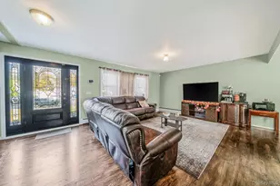 27 Kenwood Dr, Bohemia, NY 11716 - Photo 3